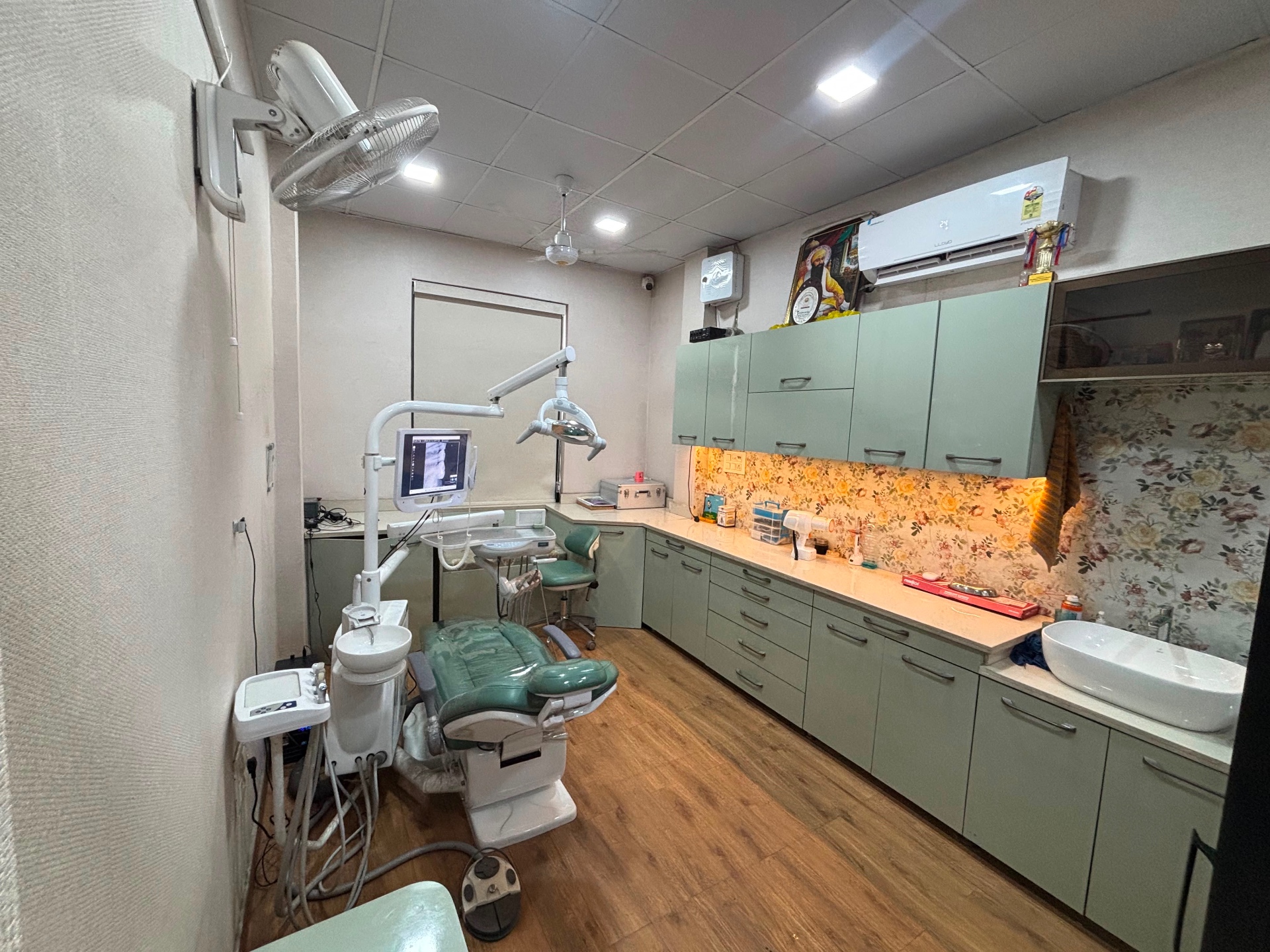 Green dental operatory with clinical storage and equipment